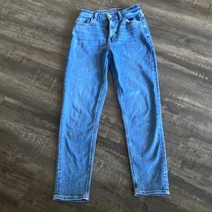 American Eagle stretch Mom Jean in colour classic blue, size 2.